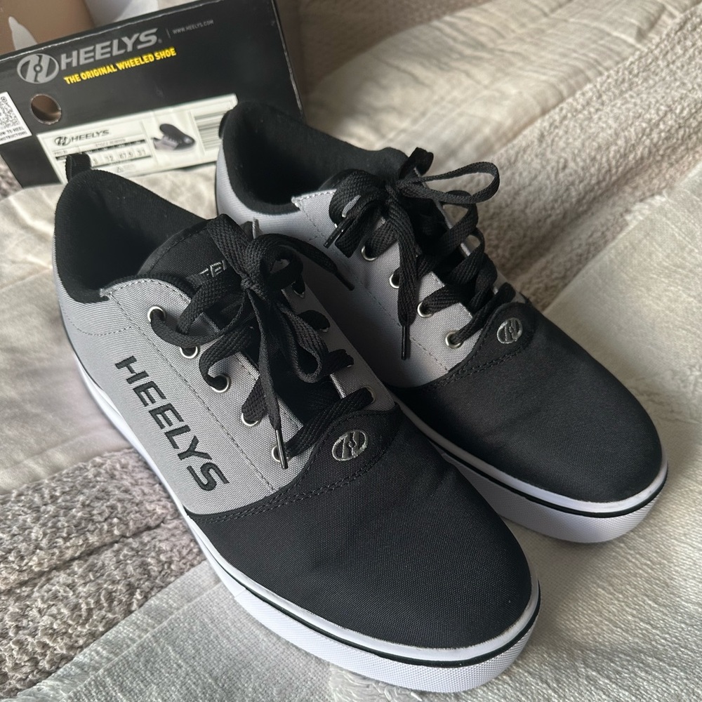 BRAND NEW Men’s Heelys